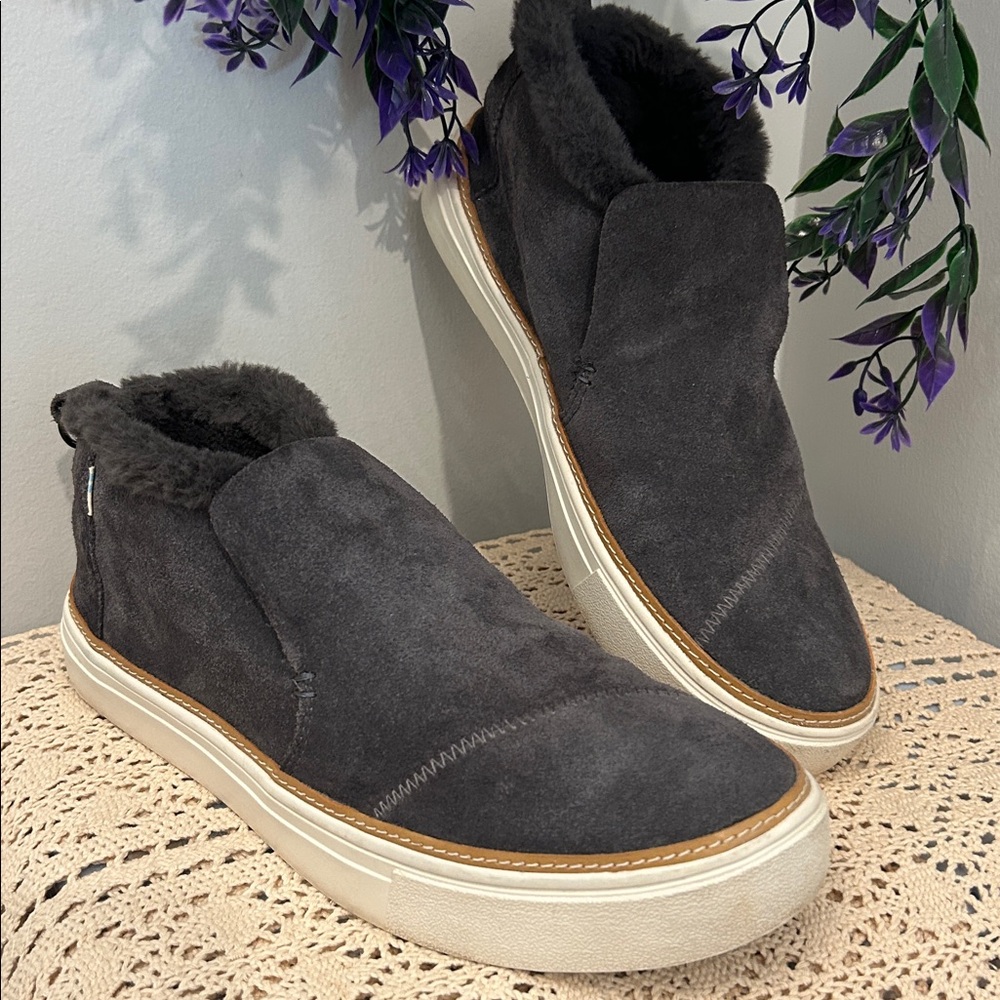 TOMS Paxton Suede Shoes Mid-Cut Faux Fur Lined OrthoLite Insole Water Resistant